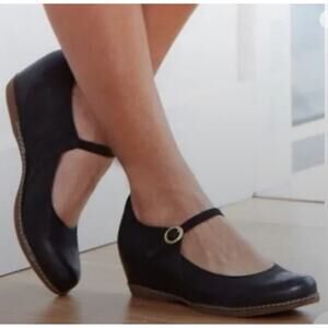 Dansko Women's 41/10.5 Loralie Black Leather Hidden Wedge Mary Jane Pump